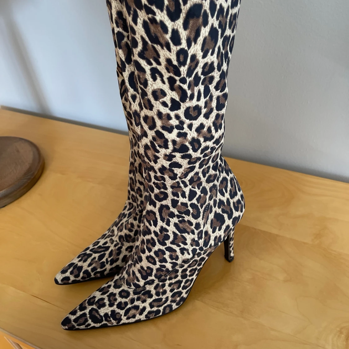 Leopard print knähöga klackar  - 90