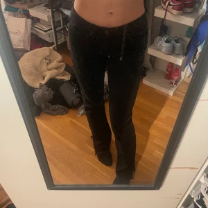 Levi’s lowaisten  jeans - Lowaisted levis jeans med slits