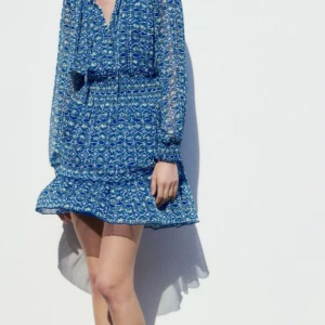 Klänning Zara - Superfin klänning från zara, sparsamt använd och jättefint skick!💕💕