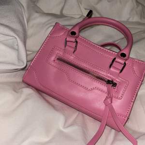 Världens sötaste mini rosa väska 💗💗🎀🎀