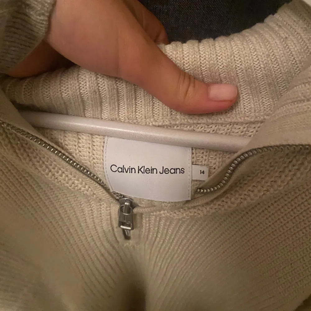 Galet snygg och chill Calvin Klein halv zip!!🩷. Tröjor & Koftor.