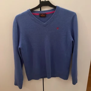 Morris tröja  - Säljer nu min Morris tröja då den är för liten för mig. Den är i storlek xs. Ganska liten i storleken. 