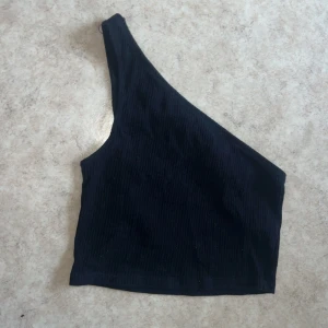 One shoulder top - Croppad one shoulder topp