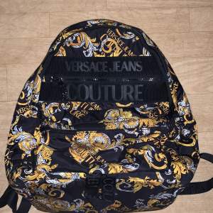 Versace väska skriv om ni är intresserad 