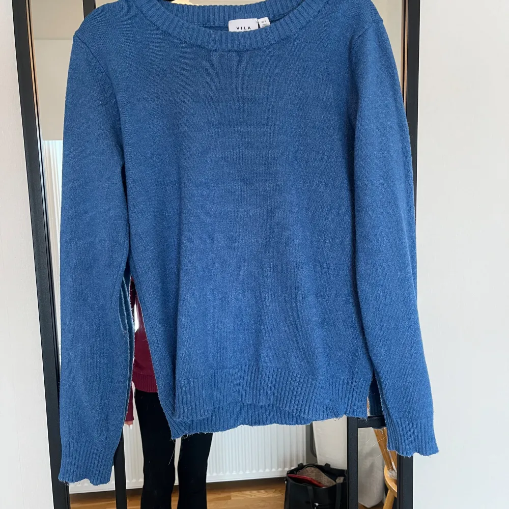 Hej! Säljer denna superfina blåa stickade tröjan från Vila i storlek S. Den är inte använd så många gånger och är i gott skick. Den passar även Xs. Hör av dig vid frågor eller funderingar 🩷. Stickat.