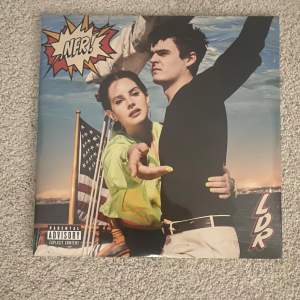 Säljer helt oöppnad Lana del Rey vinylskiva! Köptes för 500kr💘  Albumet: Norman fucking rockwell!