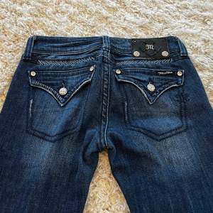 supersnygga miss me jeans, storlek 26 superfint skick🩷💋💋 Modell:JPS5128sk-3 längd 34