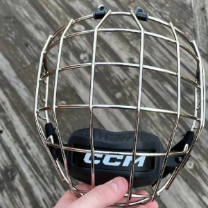 Ccm galler (elton) - Tjena! Söker du ett hockey-hjälms-galler  så har du kommit helt rätt! På (elton23) plick finns detta feta gallret och även massa annat! Kolla in elton23 för mer info! Vill du också bli marknadsförd som (elton23) skriv till mig privat så förklarar jag