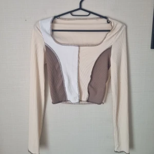 tröja med sömmar - använd en eller två gånger men i bra skick! väldigt stretchig 🌷
