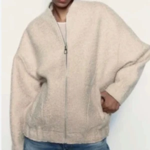 Jacka zara - Säljer den as snygga bomberjackan! Helt ny endast andvänd 1 gång🥰