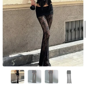 Spettsbyxor - Säljer dessa spettsbyxor från lykeo. Aldrig använda säljer pgr av att de va för korta och frakten för att skicka tillbaks var alldeles för dyrt. Längd på storlek s står på andra bilden, innebenets längd är 76 cm💗