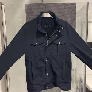 J Lindberg  - Skriv om du har några frågor