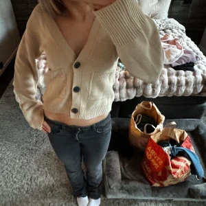 Kofta - Oanvänd och as snygg kofta från Nelly! Helt slutsåld!!!