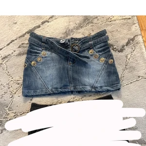 Kjol - Säljer min kjol använd få talgånger🩵