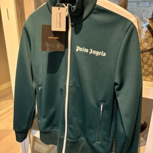 Palm angels tröja - Palm angels tröja  Cond: helt ny Size: S Pris: 2500