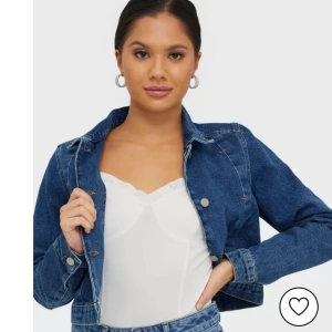 Vera Moda Jensjacka  - Sprillans ny jeansjacka som aldrig har använts! Frakten ingår i priset 