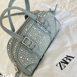 Väska zara - Söker denna fina väska från zara. Hör av er om ni har en som ni vill sälja . 🩷