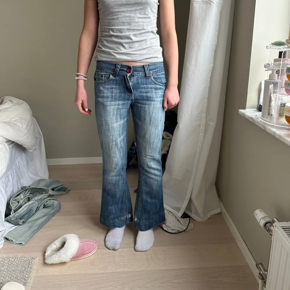 Fina jeans ifrån denim skriv om ni har några frågor eller vill veta mått❤️. Jeans & Byxor.