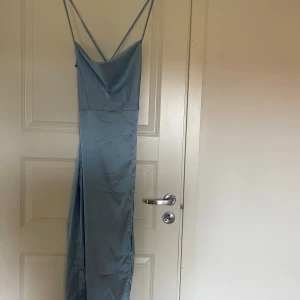 Klänning från SHEIN, storlek S - Aldrig använd fortfarande prislapp på!!