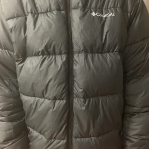 Columbia puffer jacket, Pike lake parka - Stor vinterjacka med Omni-heat från Columbia. Väldigt bra skick.