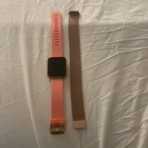 Jag säljer en fin rosa smart watch som jag fick i present men jag har inte användit den eller tagit på mig den är inte min stil men skriv privat för mer information!