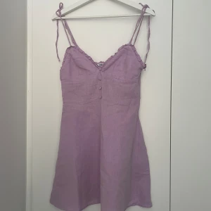 Zara klänning - Underbar söt minidress i 54% LINNE. Använd under en resa.  Prova pruta :) 