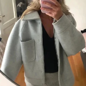 Na-kd jacka - Lite nopprig men annars bra skick. Storlek xxs men passarr även xs och s