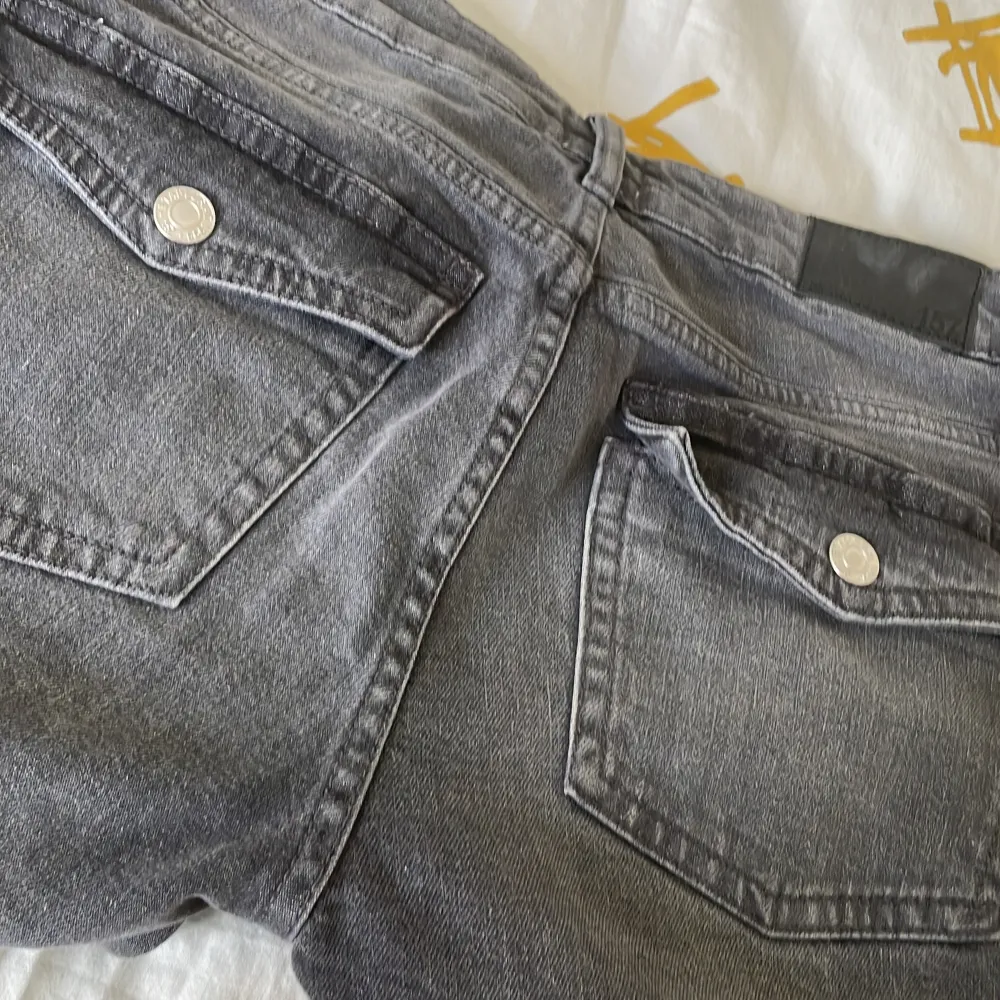 90’S boot jeans från lager 157. Är i rätt så bra skick och är i storlek s. Jeans & Byxor.