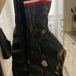 Moncler väst - Storlek S herr, passar mig som en M dam 