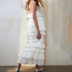 Slutsåld HM volang klänning - Slutsåld HM volang klänning. 