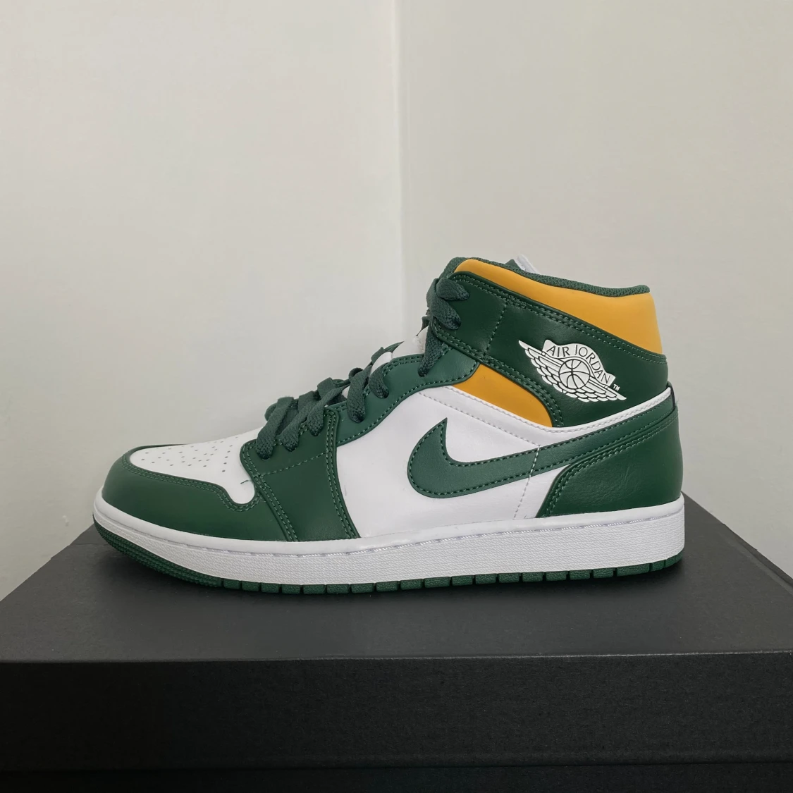 Jordan 1 Mid Sonics - 90