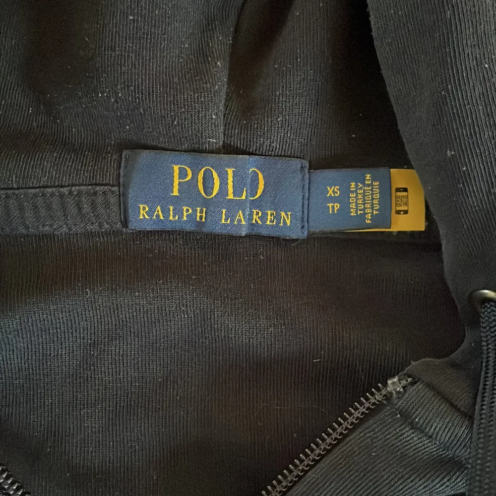 Säljer denna polo Ralph lauren tröjan som jag använt fåtal gånger. Säljer pågrund av att det blivit för kort för mig. Skick 10/10 köpt för ca 2000kr. Tröjor & Koftor.