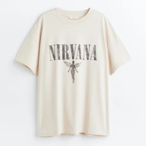 nirvana tshirt 💕🎸 - säljer denna nirvana tshirt eftersom den inte kommer till användning längre 💕