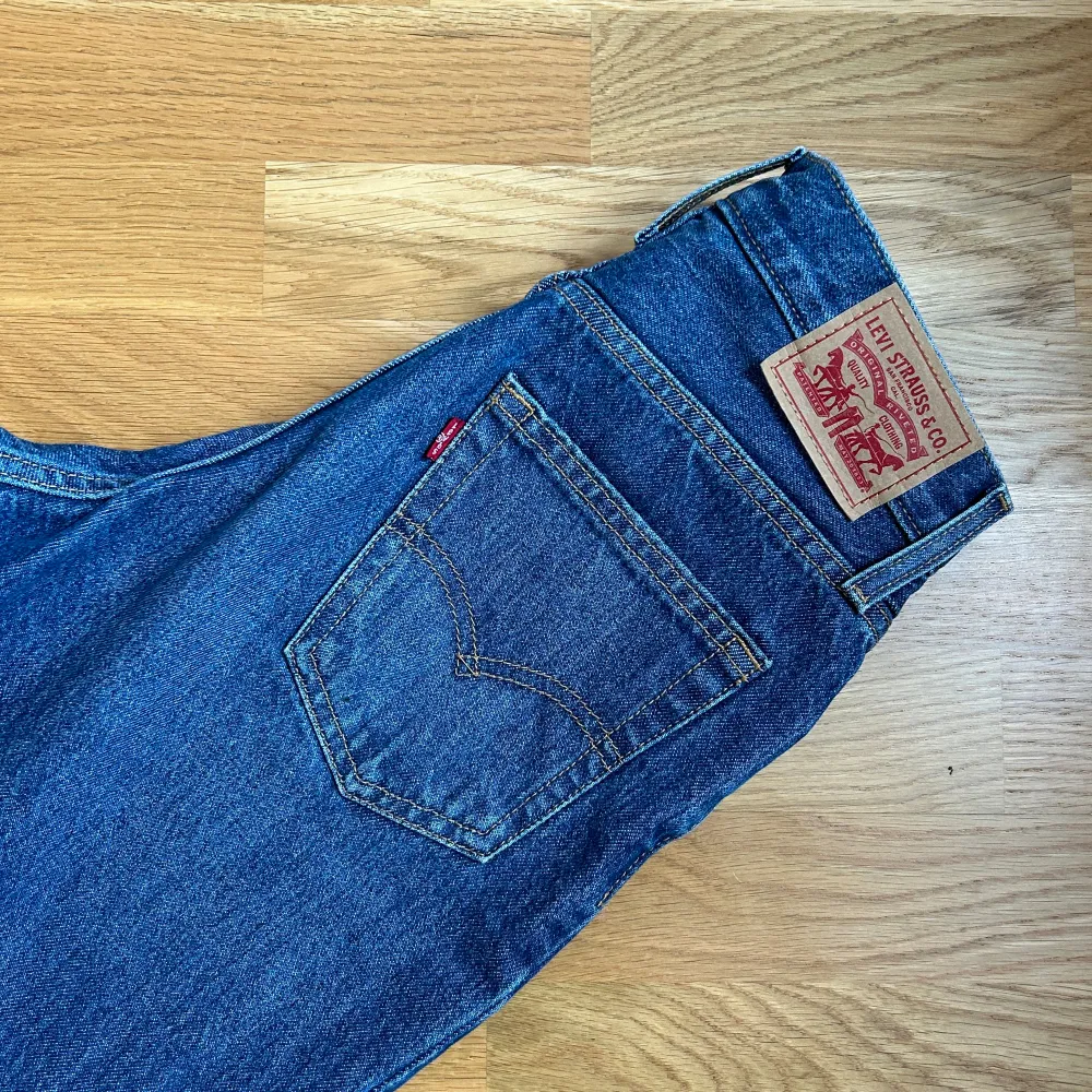 Levi’s 94 Baggy Jeans Mid high waist I mycket bra skick, bara använda några gånger och köpta 2023👖💙🌼. Jeans & Byxor.