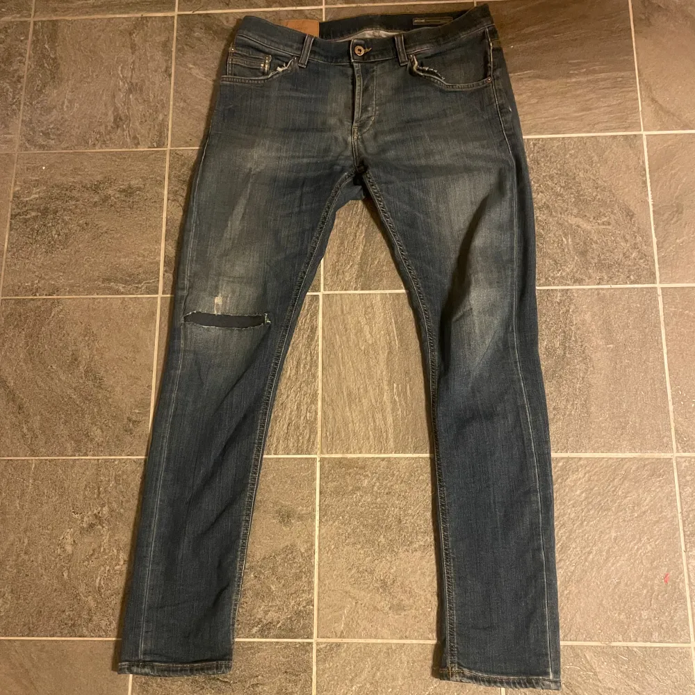 Tja, säljer dessa riktigt feta jeans i storlek W32 L32. De är bara att höra av dig om du har några funderingar🙌 . Jeans & Byxor.