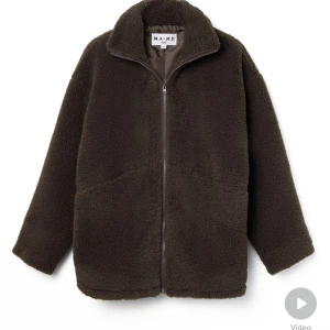Teddy jacka nakd -  Jacka från NAKD storlek 34 slutsåld på hemsidan. Lite oversized i ny skick