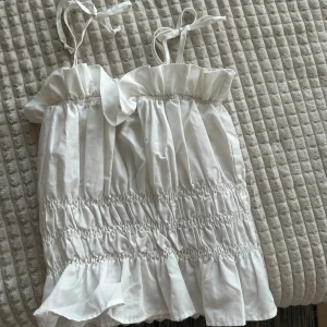 Vitt linne ifrån Gina  - Så gulligt vitt linne som inte längre kommer till användning Storlek: S