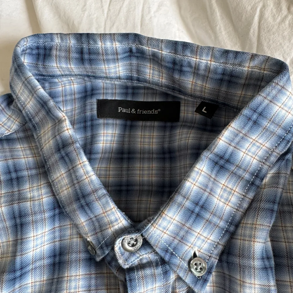 Mjuk skjorta från Paul & Friends storlek L. OBS liten i storlek. Bra skick!. Skjortor.