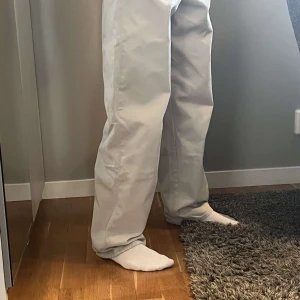 Adnym jeans - Jeans från Adnym i väldigt bra skick! 29/32 Modell på bilden är ca 165