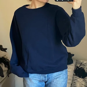 Sweatshirt - Tröja från beyond retro, aningen nopprig i ärmarna (se bilder) men inget man tänker på💕