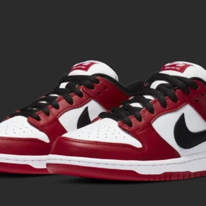 Nike dunk Red varsity red and white  - Helt nytt skick köpt från en reseller har aldrig använts