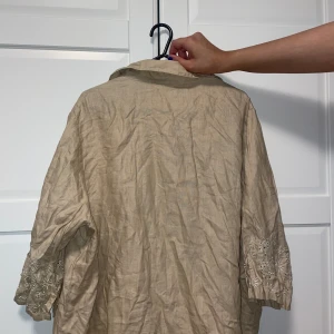 Iran  -  Den kommer från Iran och passar perfekt till dig som vill ha den som över bikini 