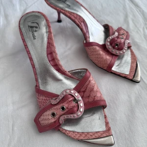 Klackar  - Superfina unika låga klackar, perfekta nu till sommaren! 