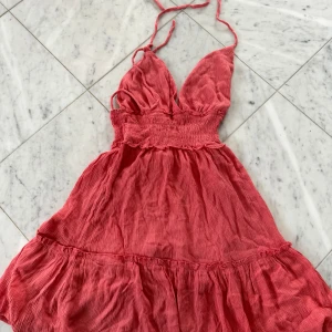 Halterneck sommarklänning  - Fin halterneck klänning  100 % viskose 