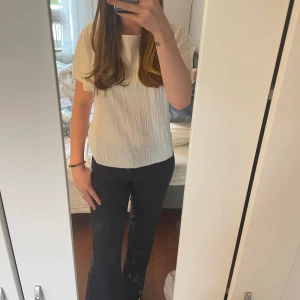 Kostymbyxor  - Supersnygga kostymbyxor från Gina tricot, marinblåa. Nyskick!!!💘 köpt för 399kr