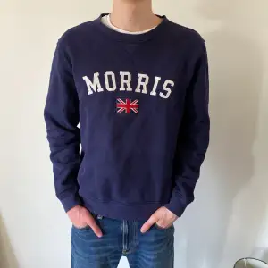 Säljer en Morris tröja i storlek M men passar även L. 8/10 skick, använd fåtal gånger. Nypris: 1200kr, Vårt pris: 199kr. Modellen är 190 cm lång. Hör av er vid frågor eller funderingar 
