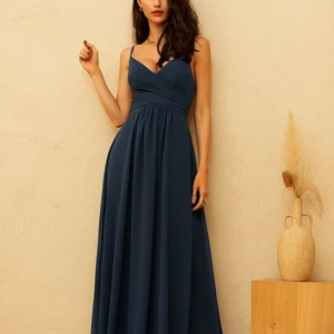 Balklänning - Jättefin mörkblå lång balklänning som endast använts en gång. Från JJ’s house🫶🏻💕