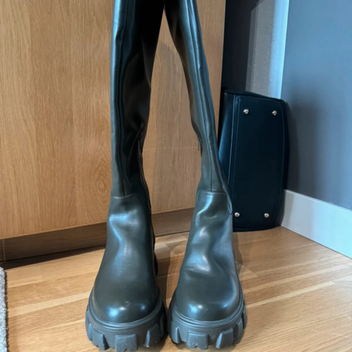 Höga boots med chunky sula  - 91