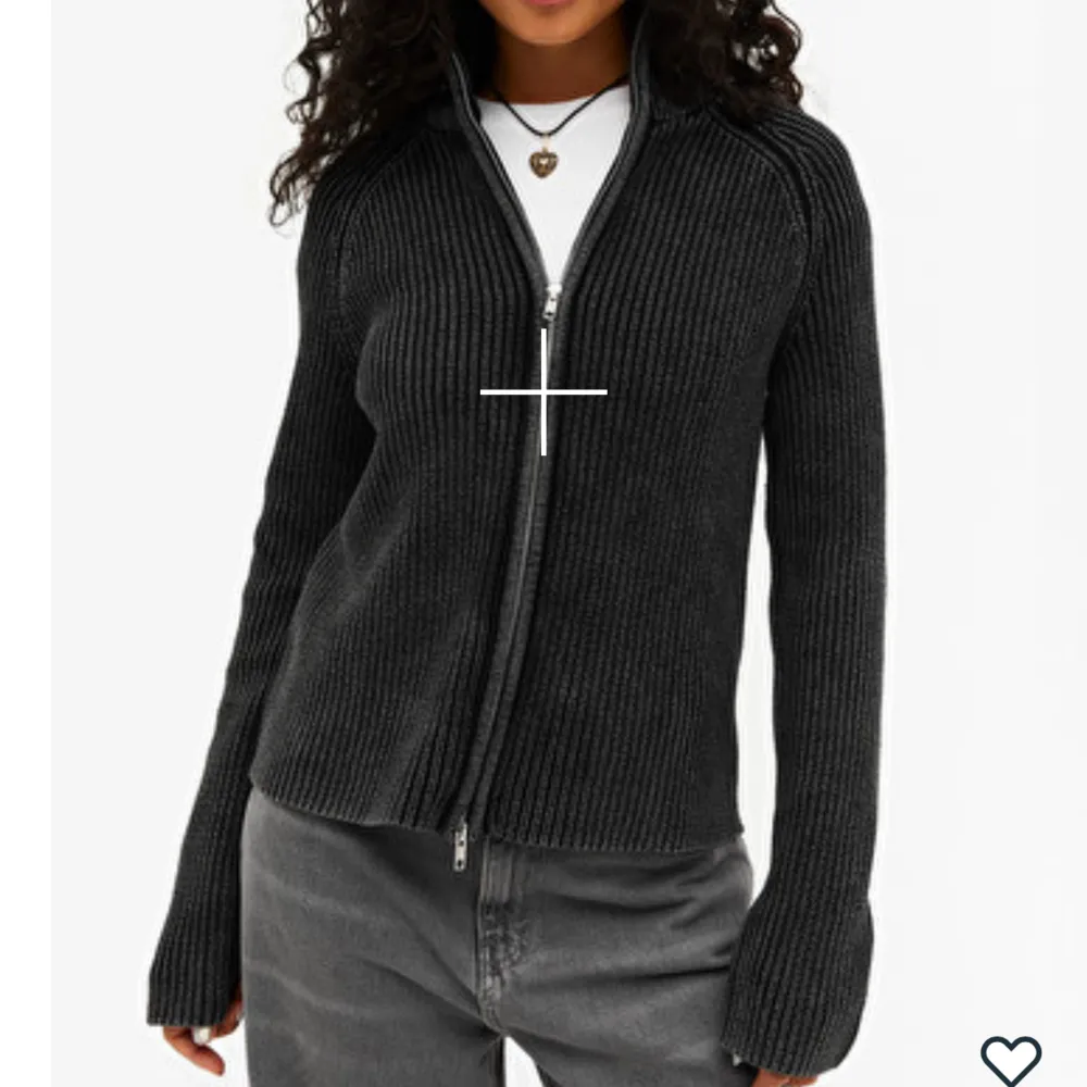 Grå/svart stickad zip-tröja från monki, knappt använd, strl M (passar även xs & s), slutsåld på hemsidan. Tröjor & Koftor.