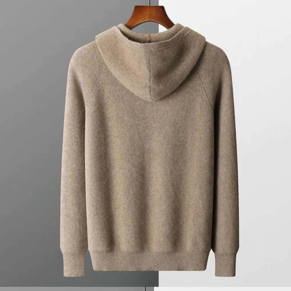 Säljer denna oanvända Ull-hoodie från Merley Stockholm då jag fick hem fel storlek. Den är fortfarande paketerad, därför är det inte mina egna bilder (se bild 3). Skick: 10/10 (HELT NY) Nypris: 979kr. Hoodies.